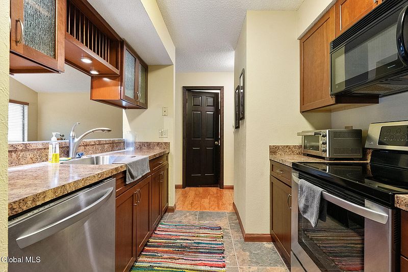 4th image of 212 Yorktown Drive