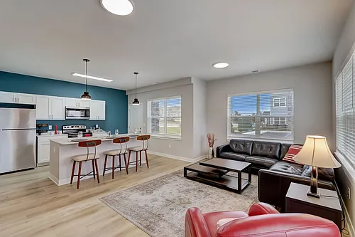 Water's Edge Apartments Photo 1