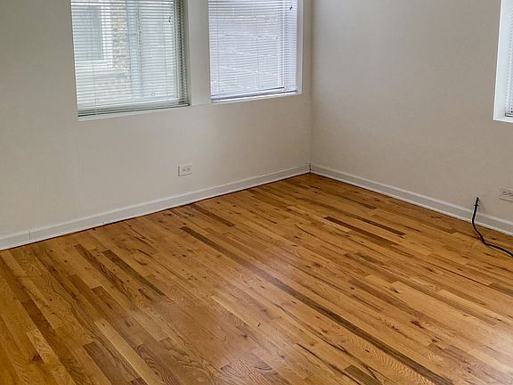 3rd image of 2450 1/2 N Southport Ave #203