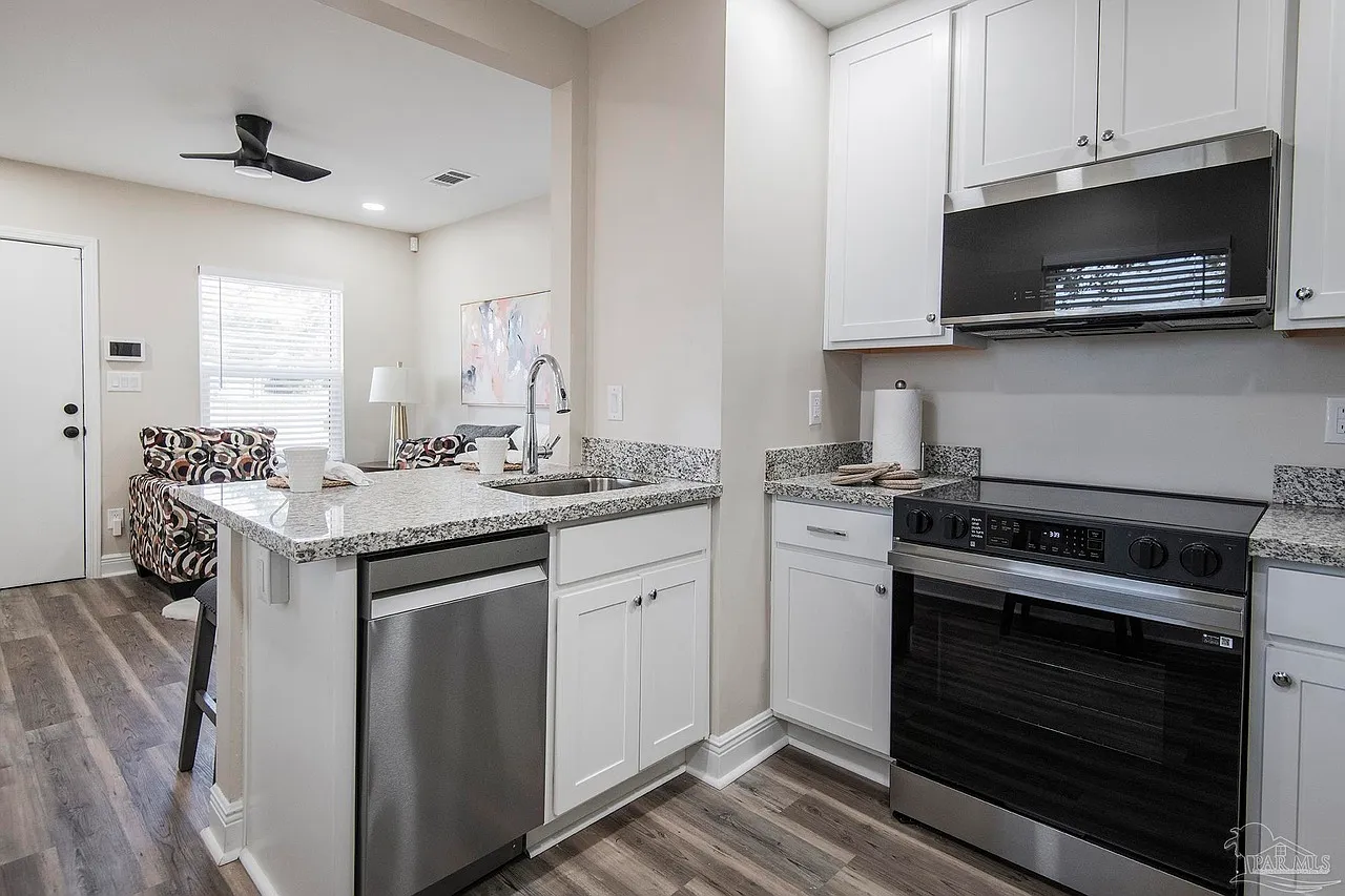 2 bed, 552 sqft, $1,600 — Photo 4