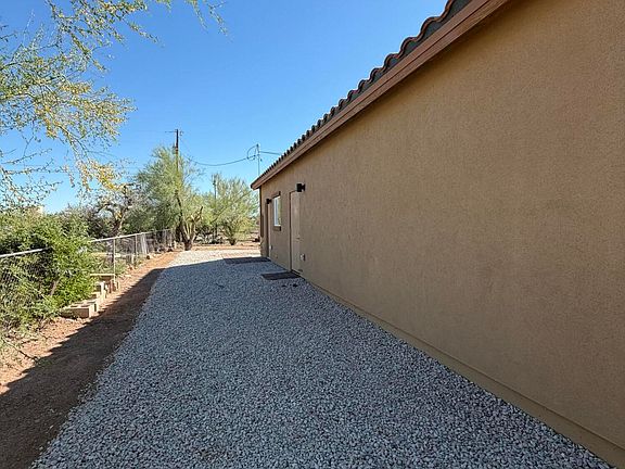 3rd image of 6690 S Camino De Oeste