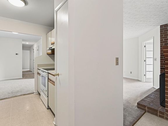 5th image of 128 Turtle Creek Rd APT 6