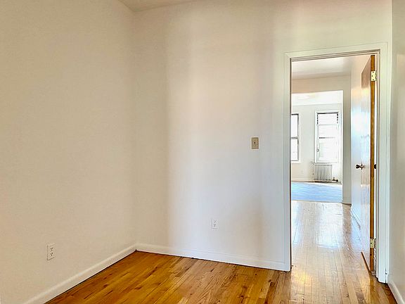 3rd image of 144 Wilson Ave APT 3L