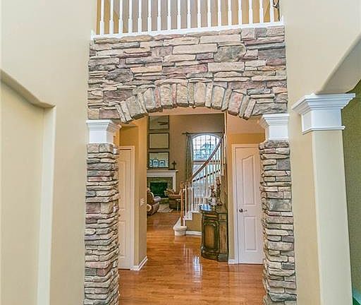 3rd image of 18512 Stony Point Dr