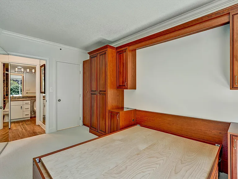 240 Lombard St #525 — Photo 10