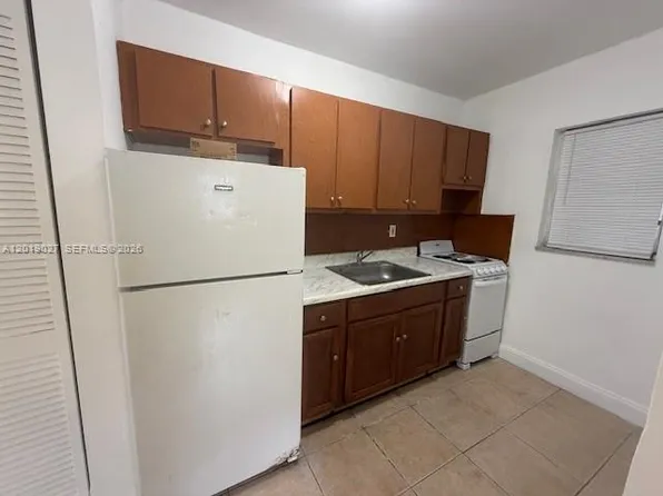 3698 William Ave APT 5, Miami, FL 33133