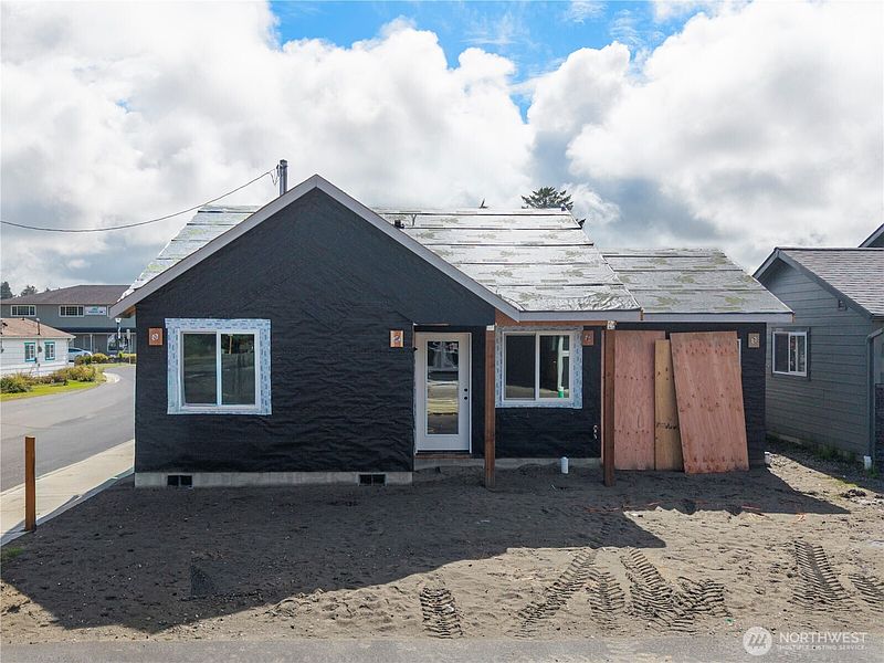 3rd image of 107 7th Street SW