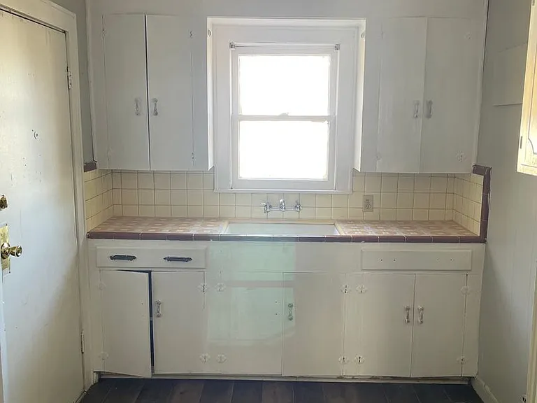 719 Anthony St — Photo 4