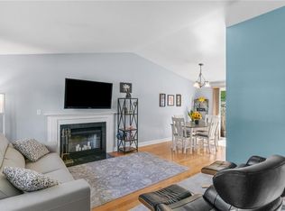 32 Alcott Cir, Taunton, MA 02780