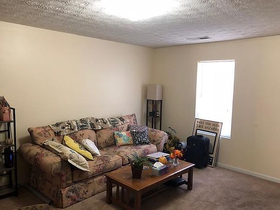 3rd image of 71 Oak Park Dr