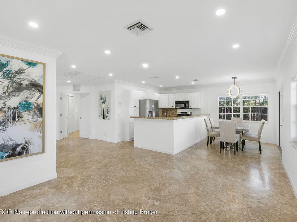 1st image of 284 Lytton Ct