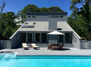 2 Bay Woods Dr, Hampton Bays, NY 11946