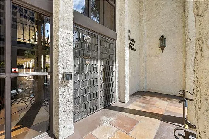 2 bed, 890 sqft, $2,500 — Photo 4