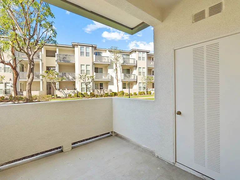 LuxLiv Apartments — Photo 8