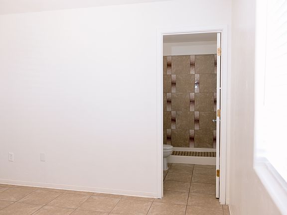 5th image of 1401 W Saint Clair St #2