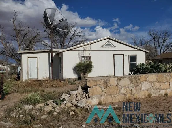 208 N Cypress St, Carlsbad, NM 88220