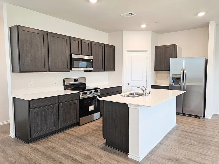 213 Arbor Dr — Photo 4