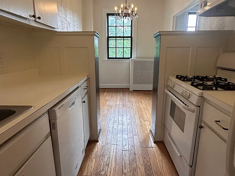 2032 Belmont Rd NW #614 — Photo 9