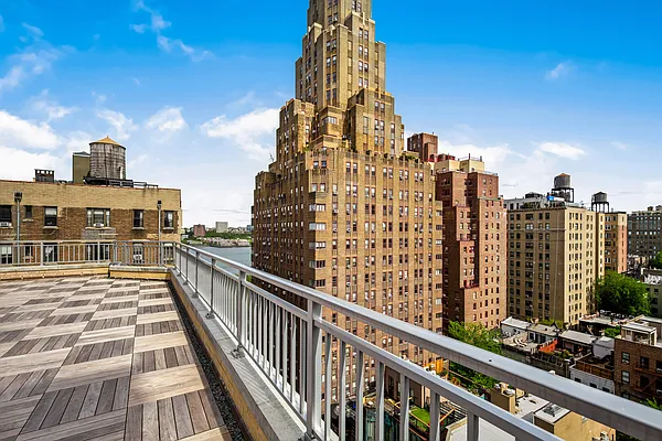 Sold by Compass | media 17