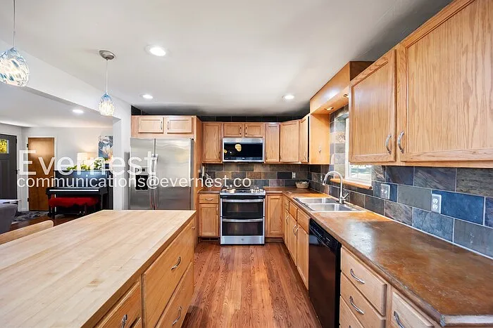 2605 Reed Ct — Photo 2