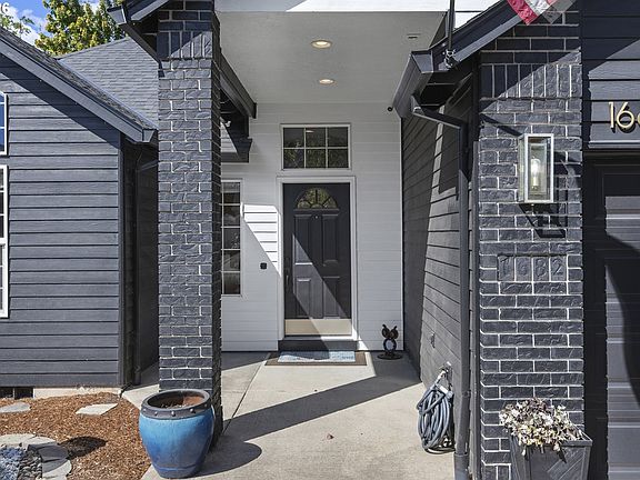 3rd image of 1682 SE 11th Ave