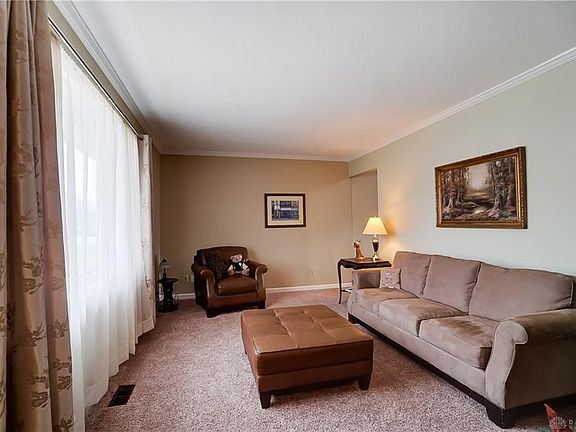 5th image of 4078 Gateway Dr