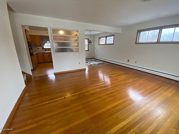 2nd image of 307 Buttonwood Ln