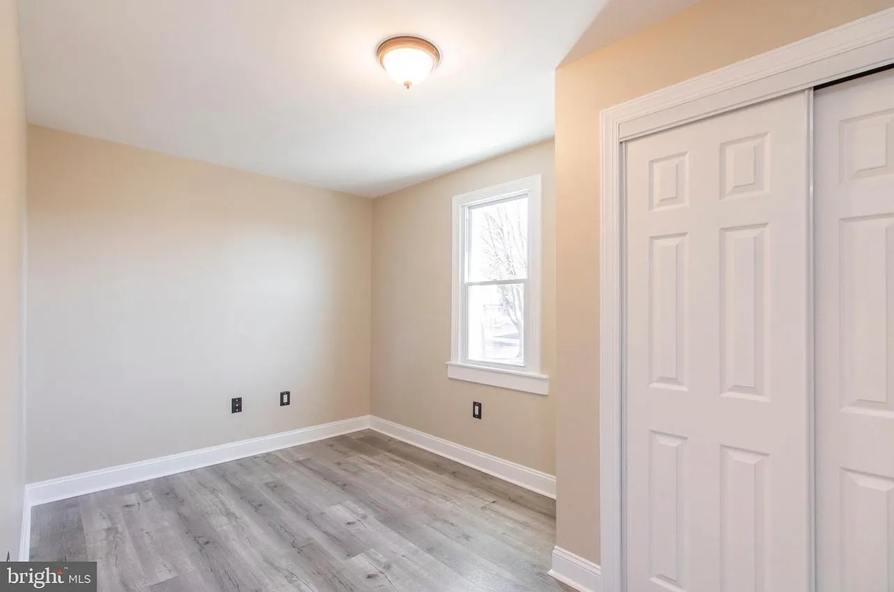 3 bed, 1900 sqft, $2,500 — Photo 2