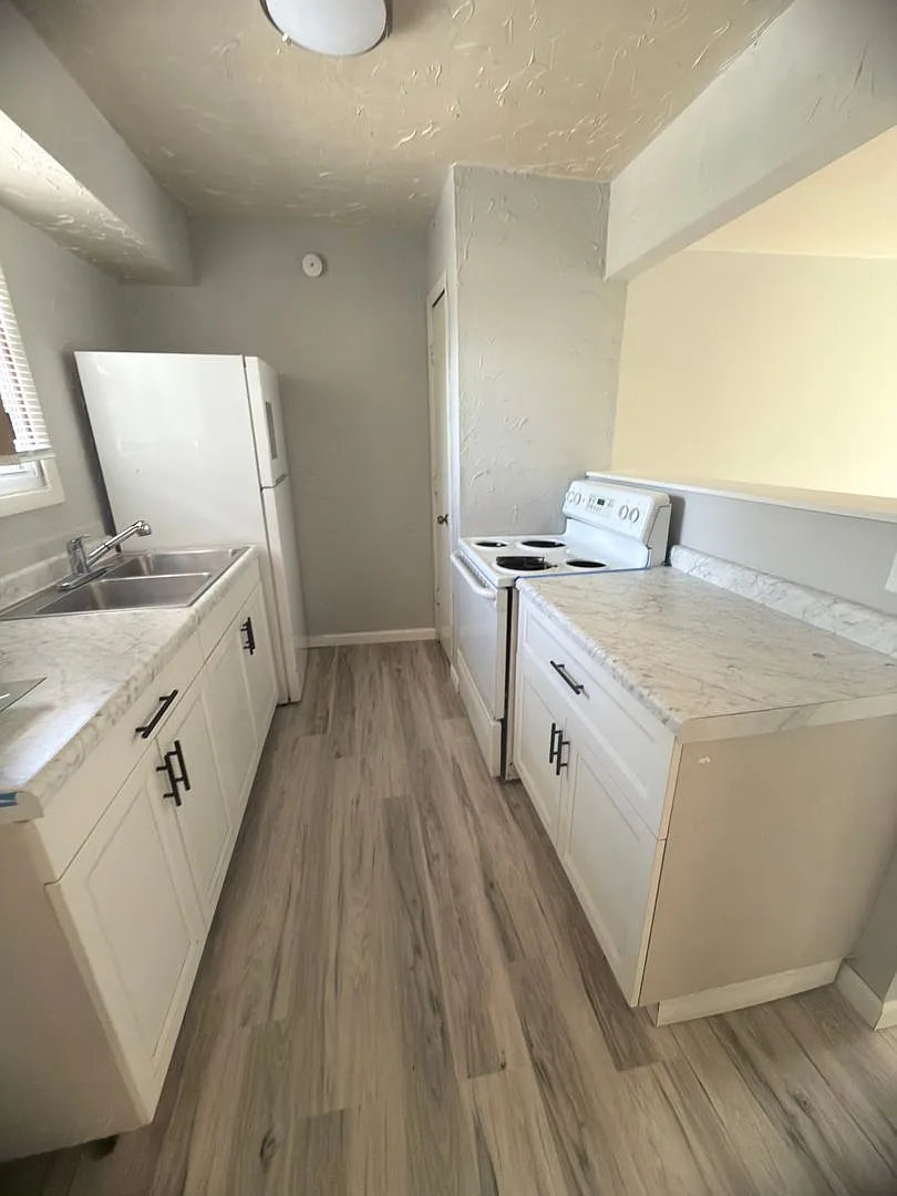 6160 N. East Circle Dr. — Photo 4