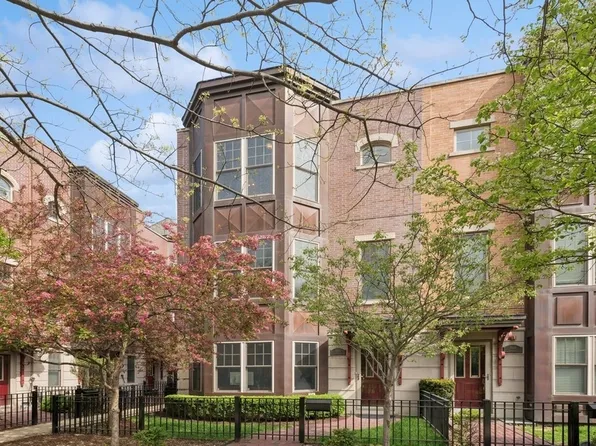 3012 W Newport Ave, Chicago, IL 60618