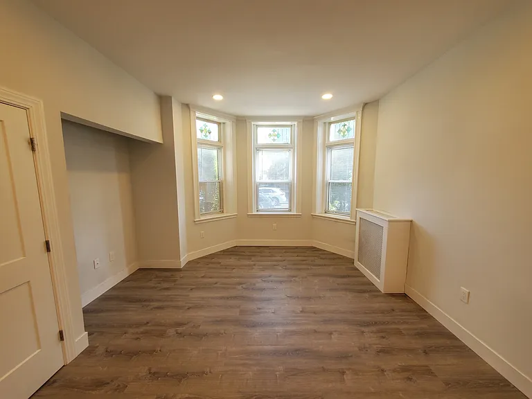 51 Queensberry St #25 — Photo 4
