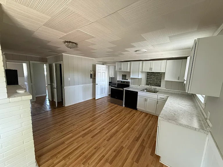 2360 Liberty Rd — Photo 4