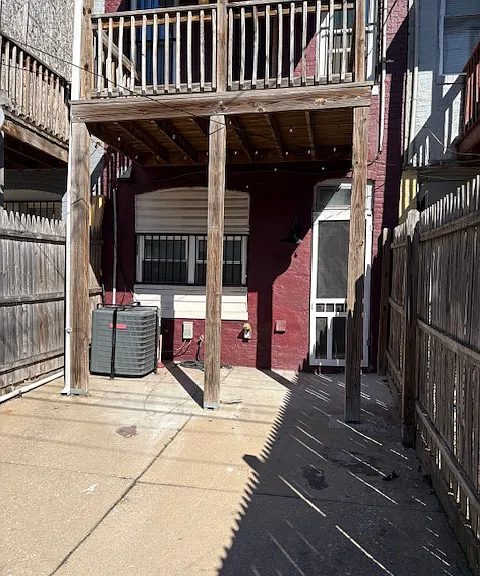 536 N Luzerne Ave — Photo 16