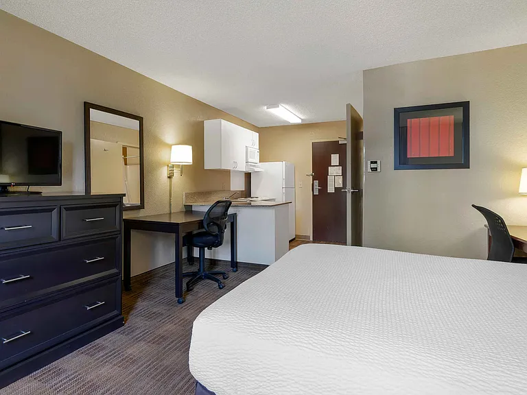 Studio Suite - 1 Queen Bed