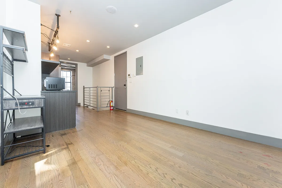 Building Photo - 1649 Summerfield St #1A