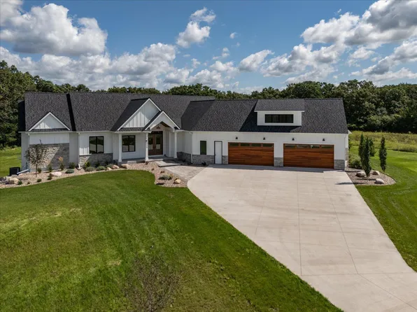 4868 Royal Oaks Cir SW, Rochester, MN 55902