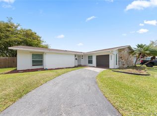 18640 SW 92nd Ave, Cutler Bay, FL 33157