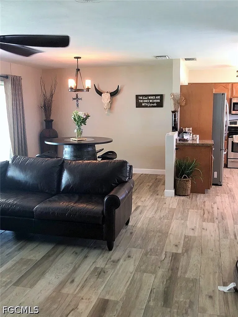 2 bed, 2.0 bath, 1054 sqft, $2,000 — Photo 3