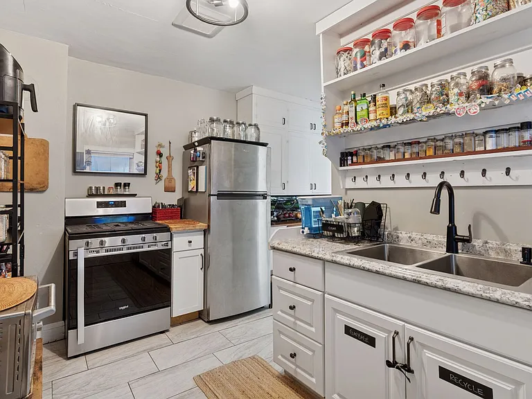1672 Randolph Ave — Photo 2