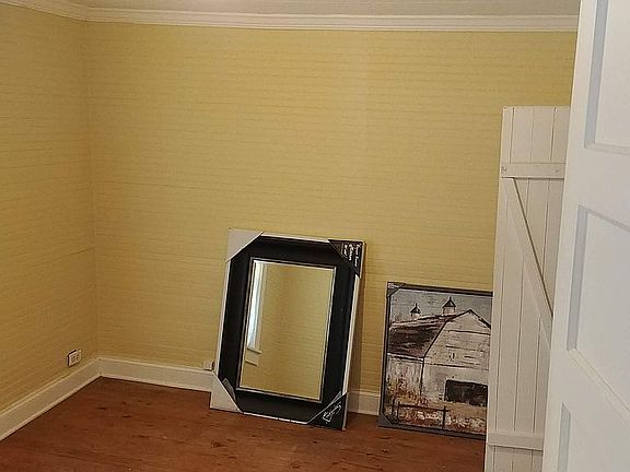 4th image of 9626 Pine St