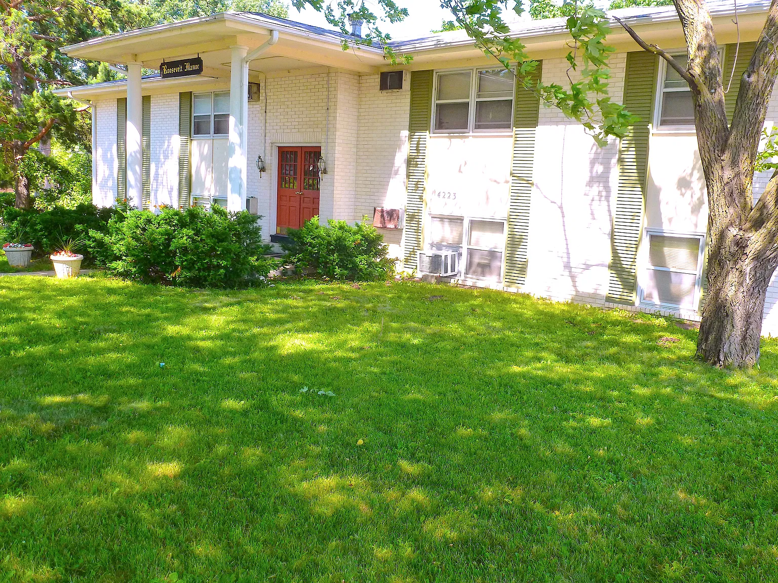 2 bed, 700 sqft, $895 — Photo 1