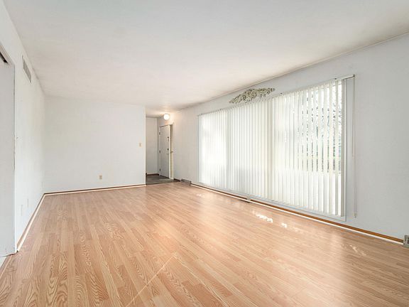 2nd image of 16805 Londonberry Ln