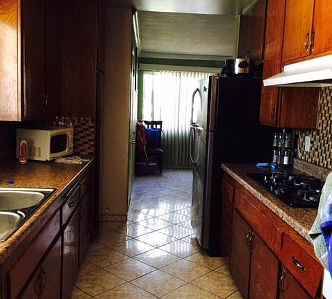3rd image of 15940 Picton St