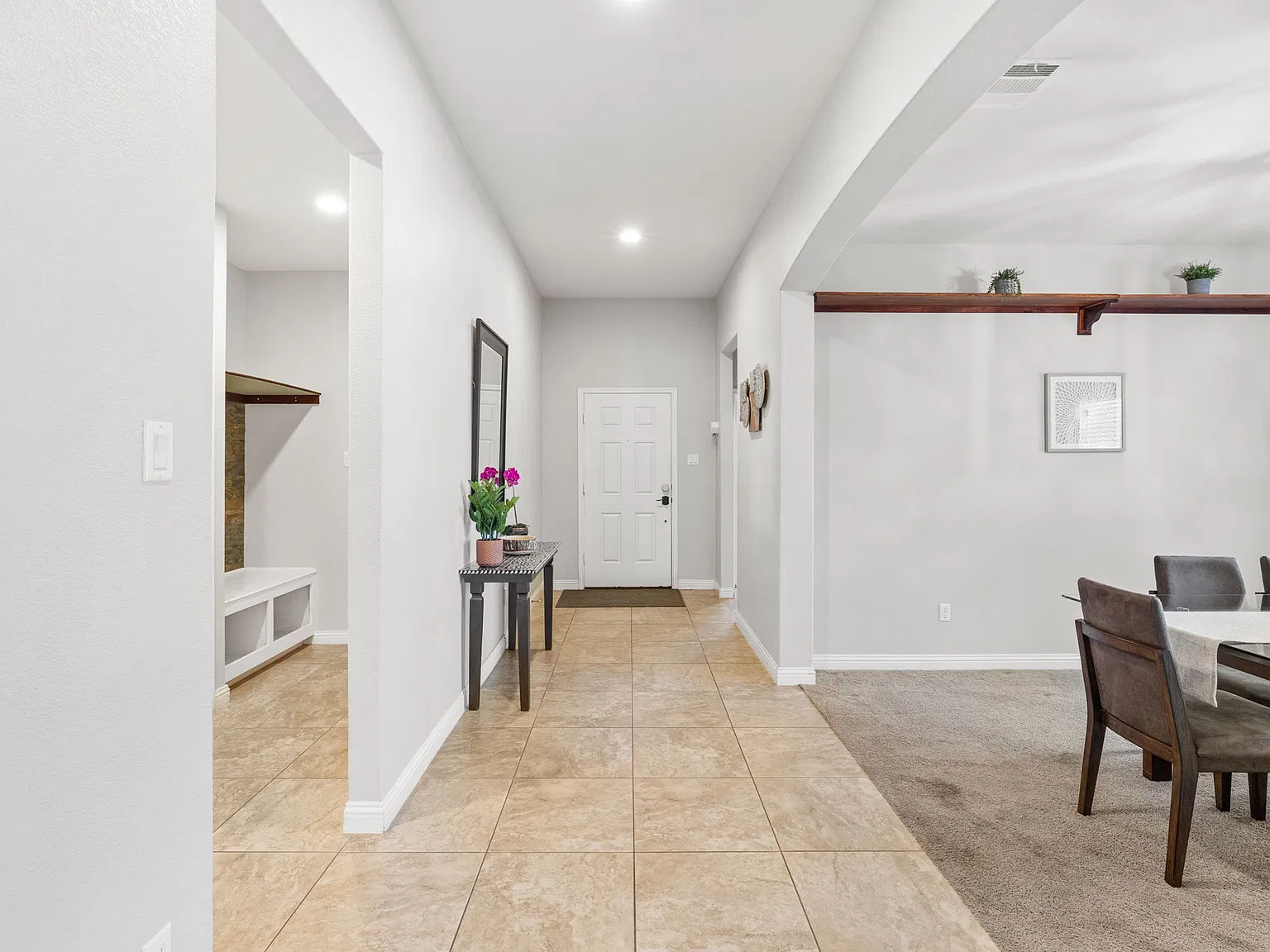 3 bed, 2108 sqft, $2,995 — Photo 4
