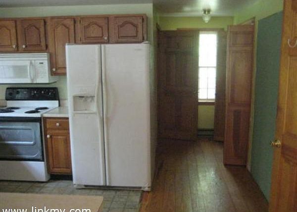 2nd image of 202 Lake St