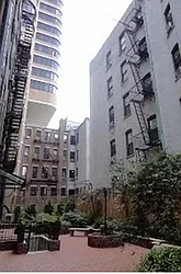 172 East 91st Street in Carnegie Hill