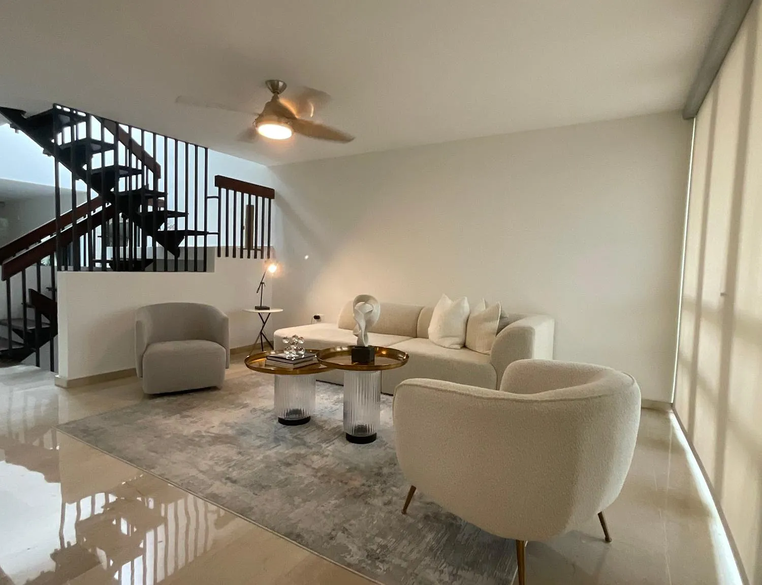 4 bed, 2.5 bath, 2000 sqft, $4,200 — Photo 2