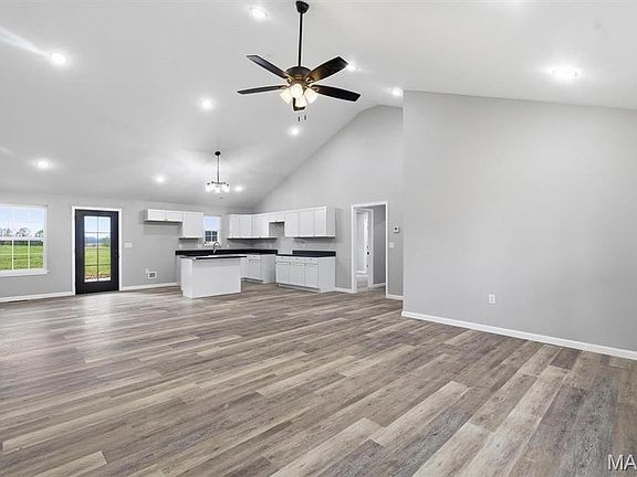 4th image of 2601 M Country Dr