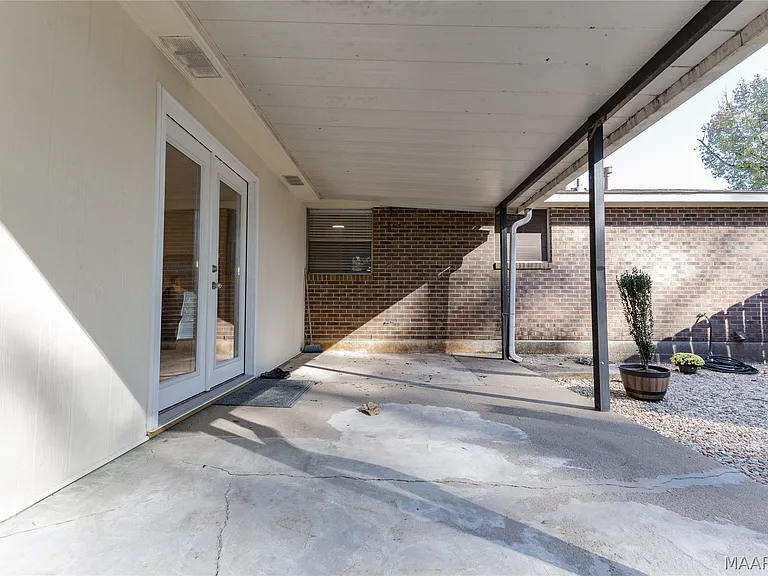 617 Wisteria Rd — Photo 36