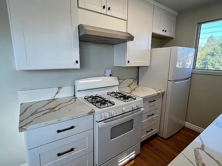 319 N Lafayette Park Pl #4 — Photo 8